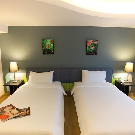 Grand Tower Inn Sathorn Hotel Бангкок Екстер'єр фото