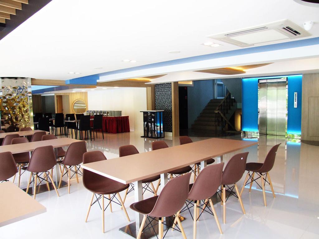 Grand Tower Inn Sathorn Hotel Бангкок Екстер'єр фото