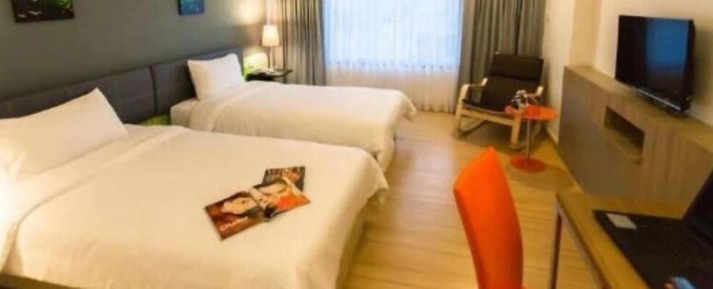 Grand Tower Inn Sathorn Hotel Бангкок Екстер'єр фото