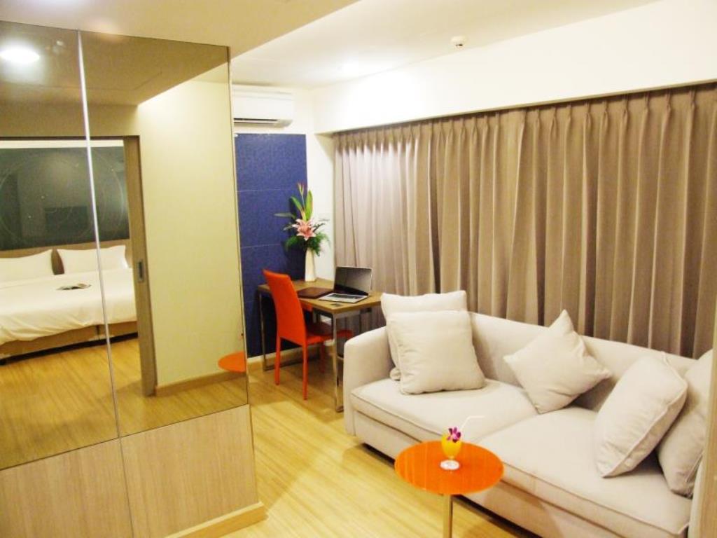 Grand Tower Inn Sathorn Hotel Бангкок Екстер'єр фото