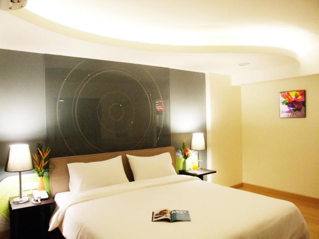 Grand Tower Inn Sathorn Hotel Бангкок Екстер'єр фото