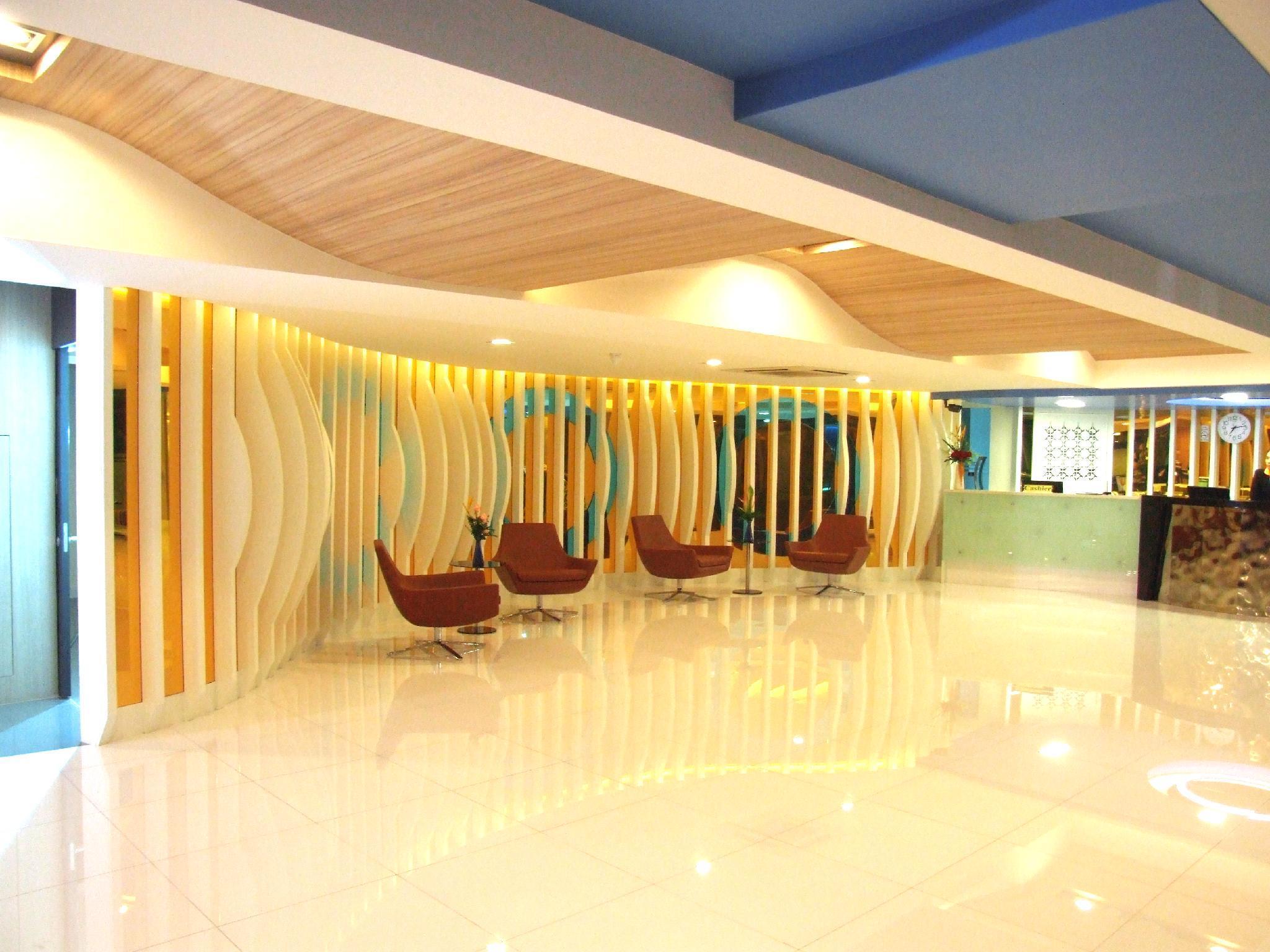 Grand Tower Inn Sathorn Hotel Бангкок Екстер'єр фото