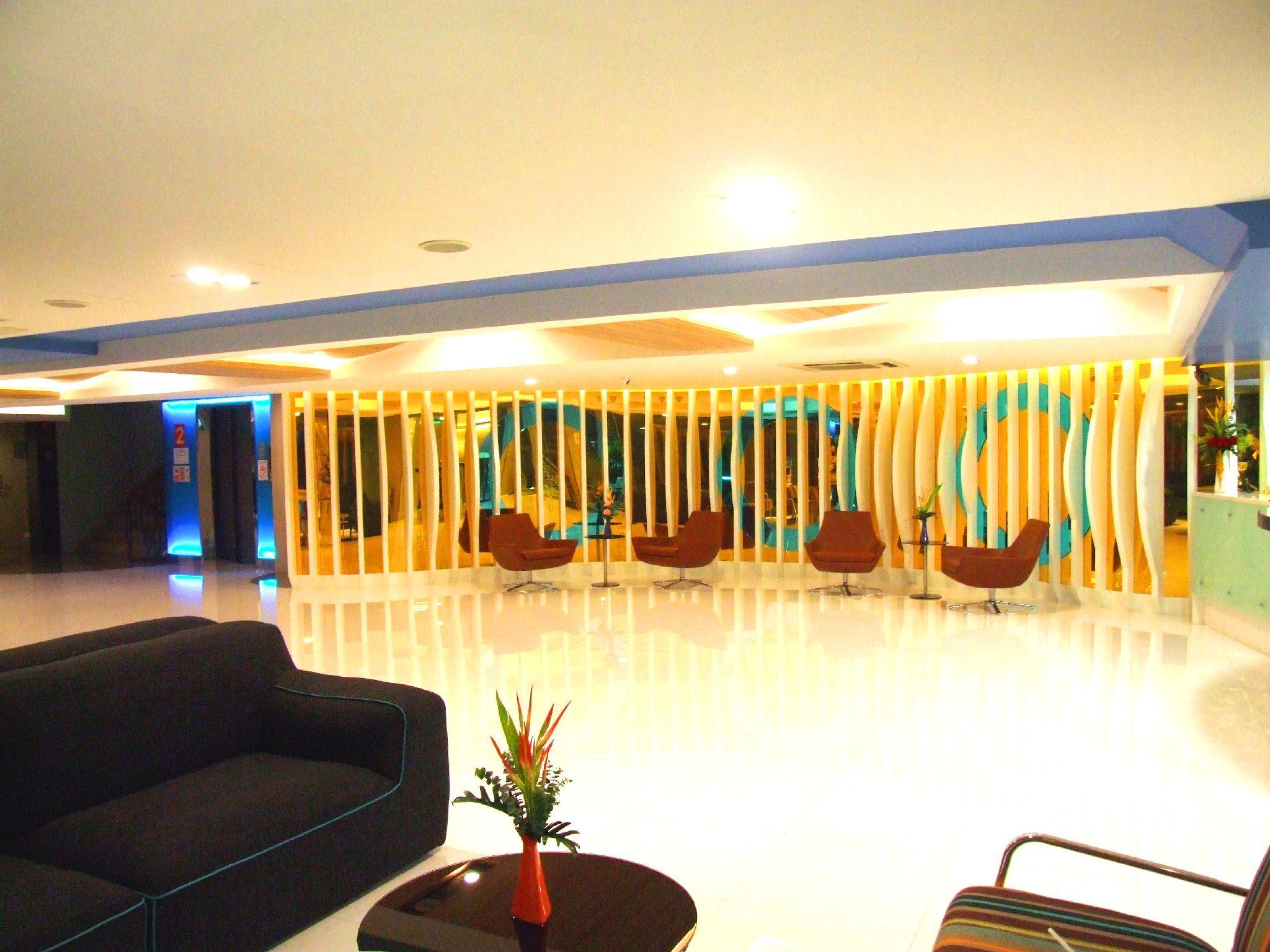 Grand Tower Inn Sathorn Hotel Бангкок Екстер'єр фото