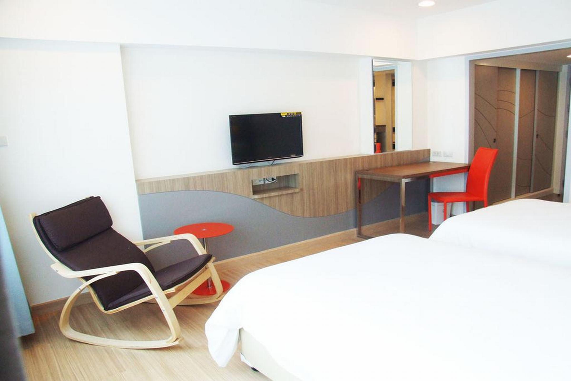 Grand Tower Inn Sathorn Hotel Бангкок Екстер'єр фото