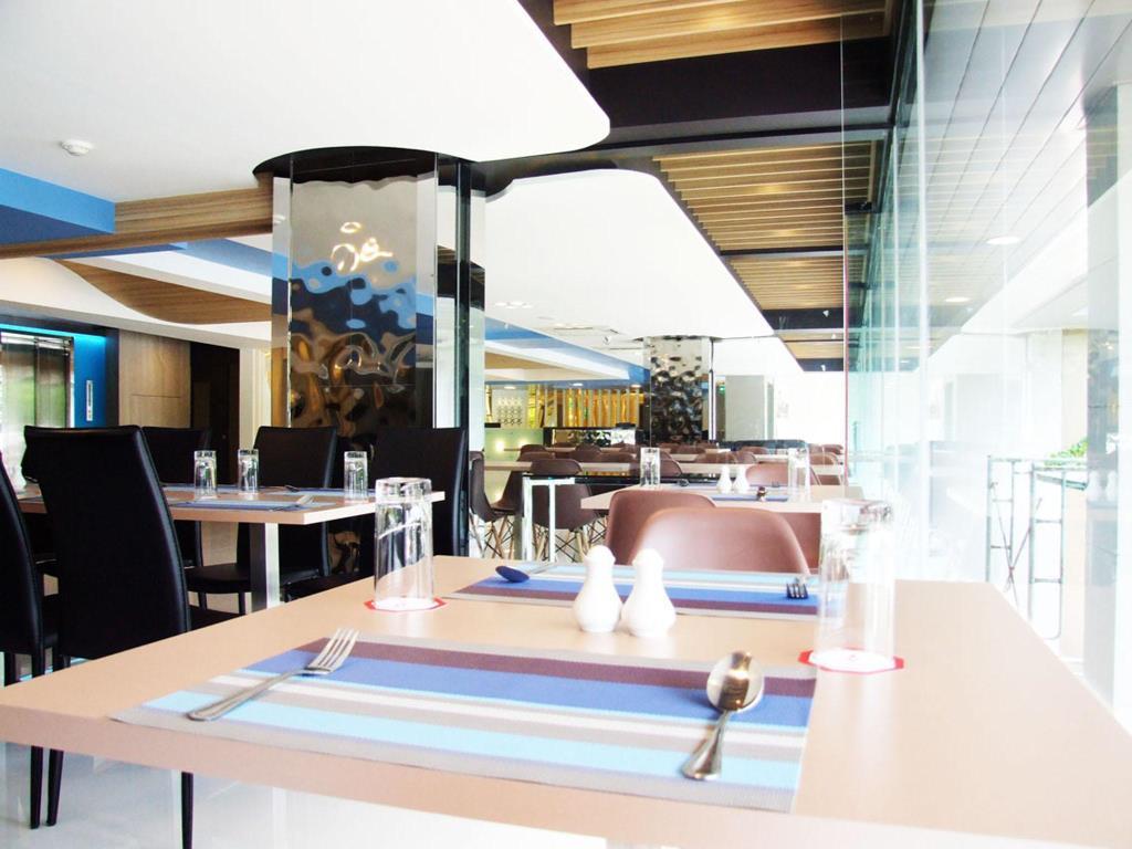 Grand Tower Inn Sathorn Hotel Бангкок Екстер'єр фото