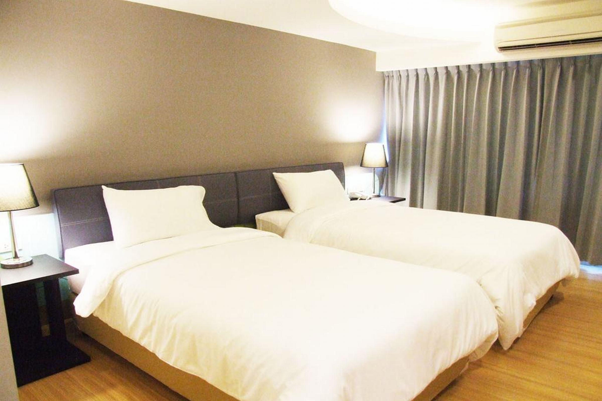 Grand Tower Inn Sathorn Hotel Бангкок Екстер'єр фото