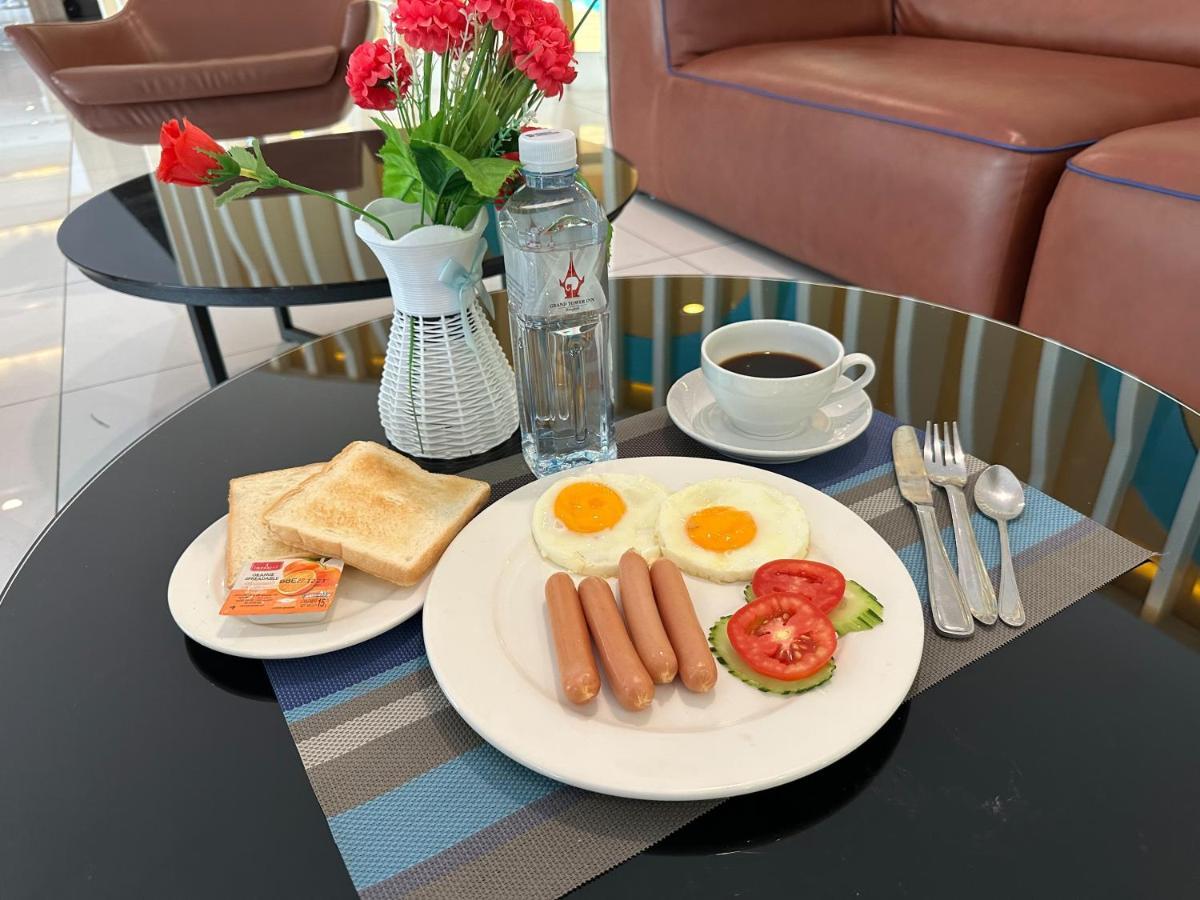 Grand Tower Inn Sathorn Hotel Бангкок Екстер'єр фото