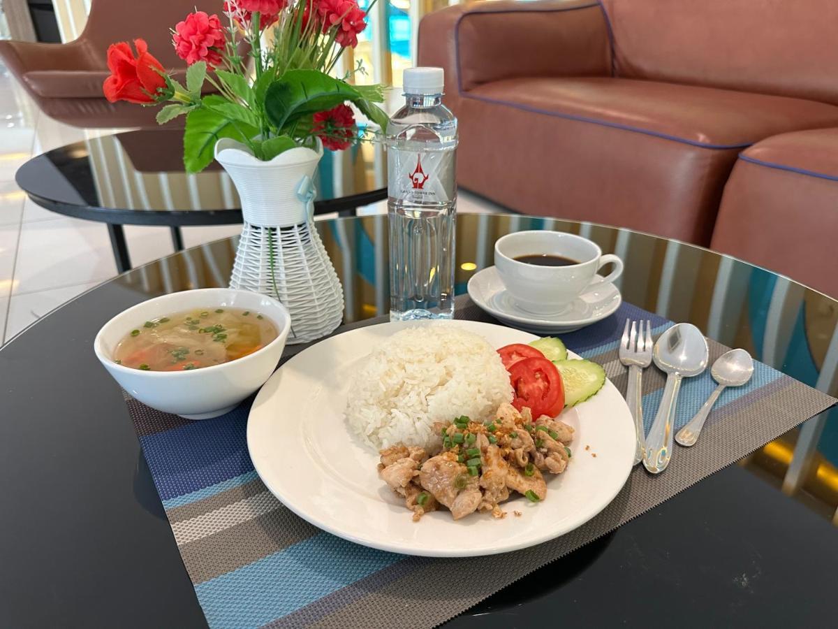 Grand Tower Inn Sathorn Hotel Бангкок Екстер'єр фото
