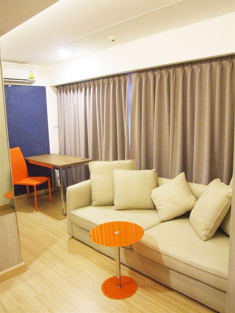 Grand Tower Inn Sathorn Hotel Бангкок Екстер'єр фото