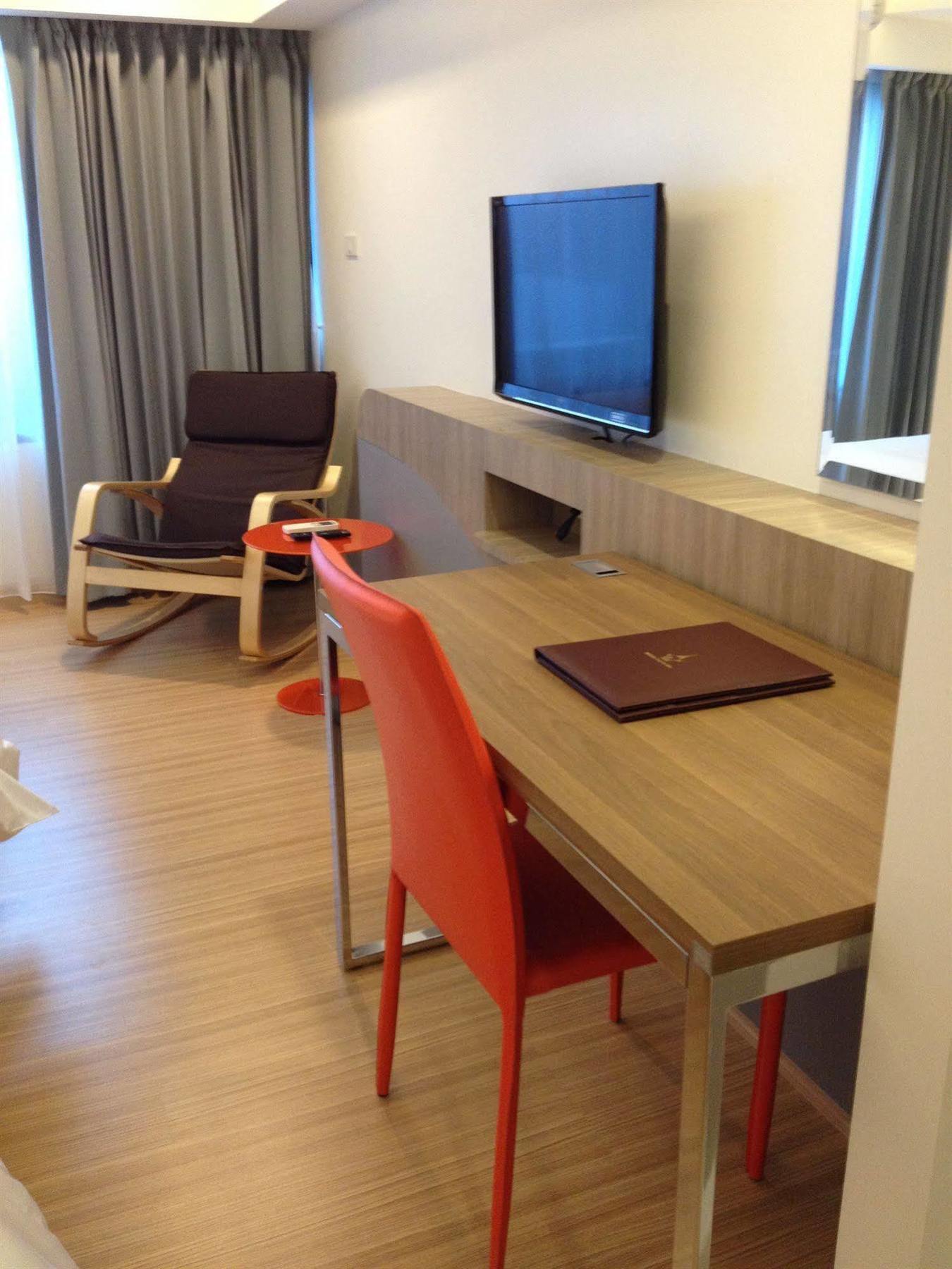 Grand Tower Inn Sathorn Hotel Бангкок Екстер'єр фото