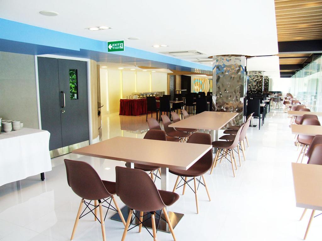 Grand Tower Inn Sathorn Hotel Бангкок Екстер'єр фото